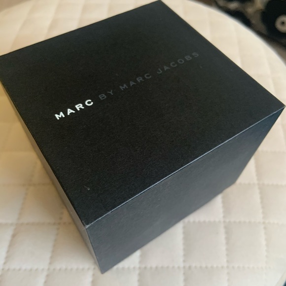 COPY - Marc Jacobs Women’s Rose Gold Watch - Picture 4 of 5